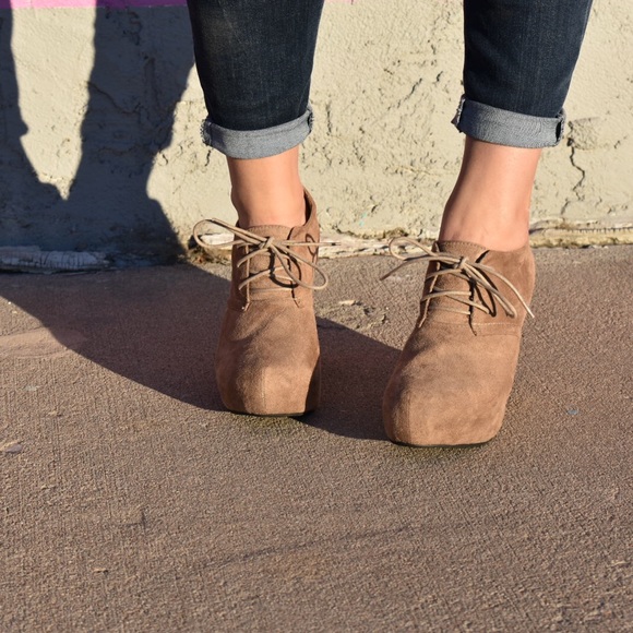 ❌SOLD❌ Tan Suede Tie Up Charlotte Russe Wedges - Picture 16 of 16